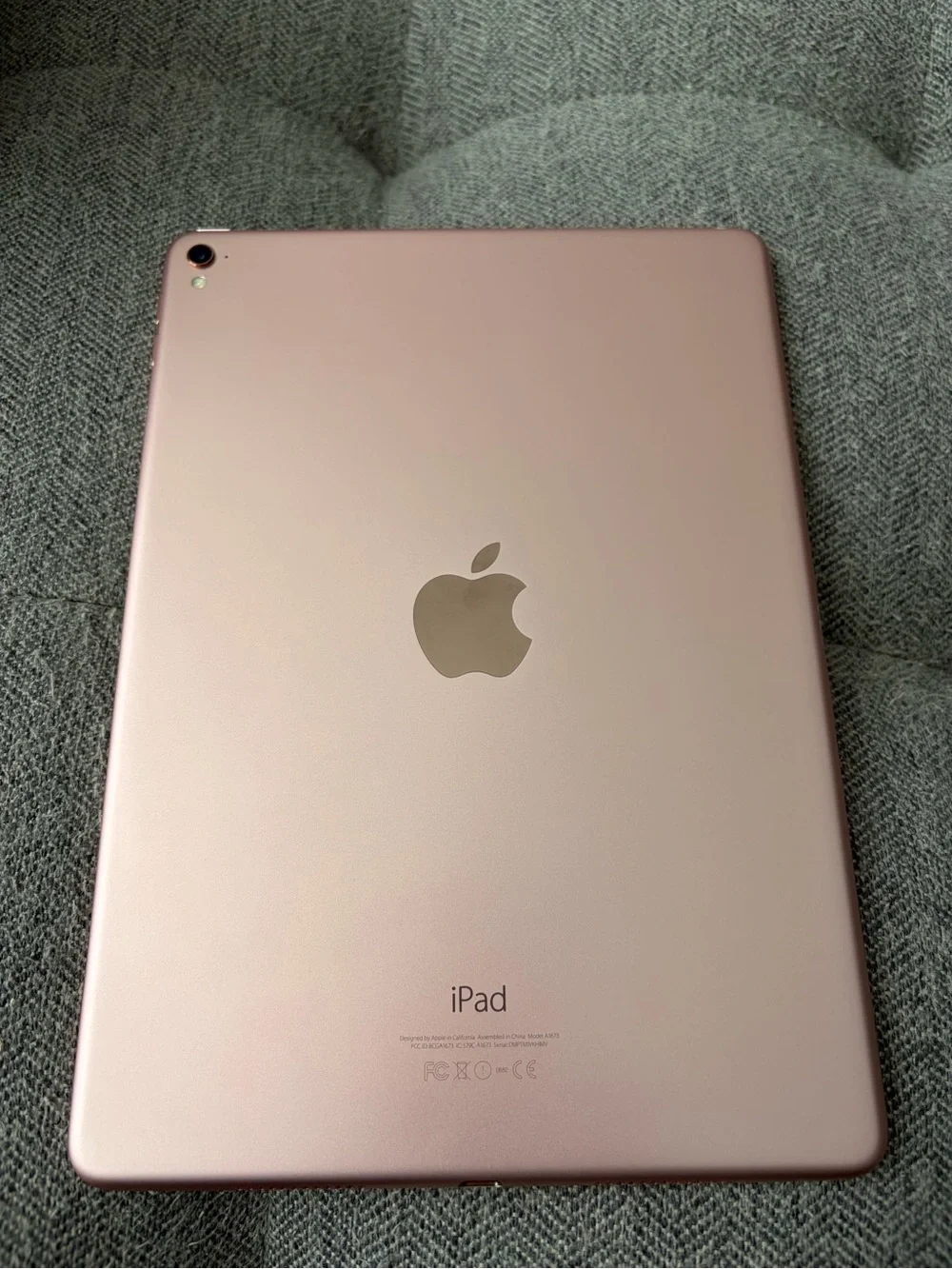 iPad Pro 10.5” (2017) 64GB Rose Gold + Apple Pencil + Keyboard + Case